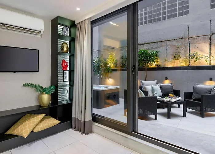 47 Luxury Suites