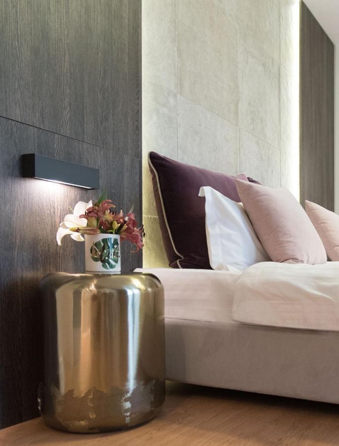 47 Luxury Athens